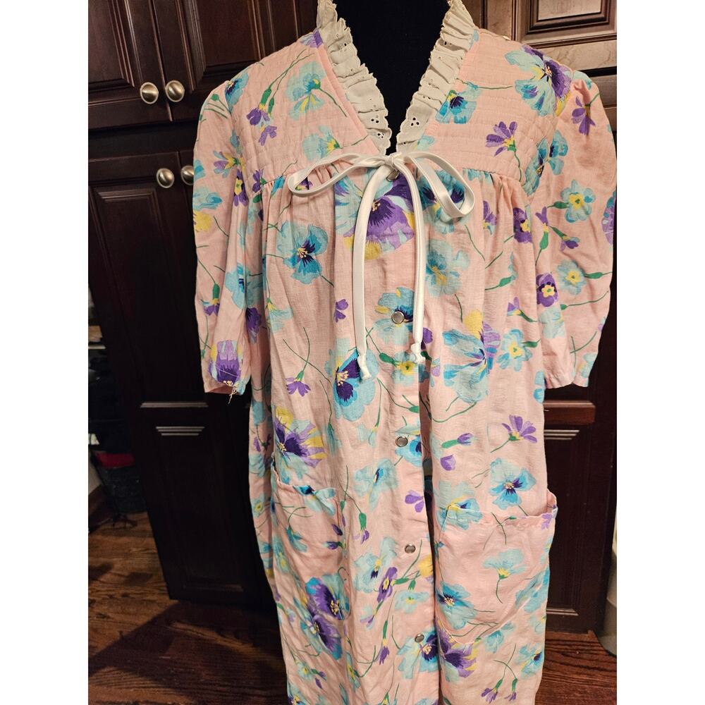 VTG Say-Lu Pink Floral Sz M Pearl Snap Night Gown, House Dress, Muumuu, Lounge